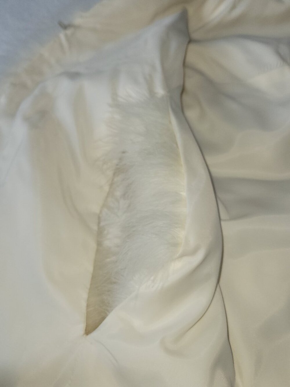 Vintage White Ostrich Feather Cape- Size M - Picture 9 of 10